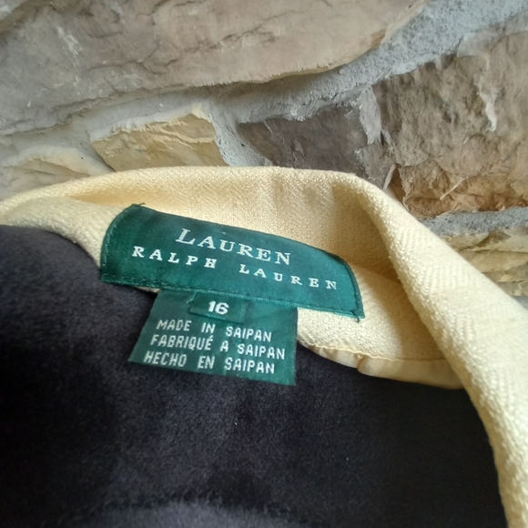 Blazer - Picture 4 of 4